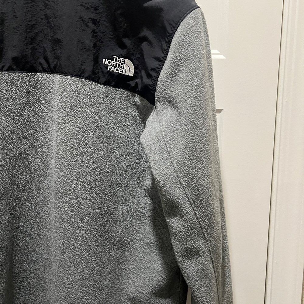 The North Face Men’s ¼-Zip Fleece – Gray & Black, Size Medium - Picture 6 of 7